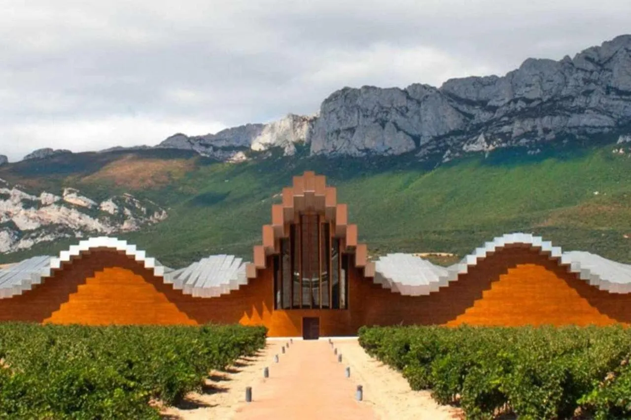 SagastiEnea Villa con Piscina y Tenis en la Rioja Samaniego Сasa de vacaciones